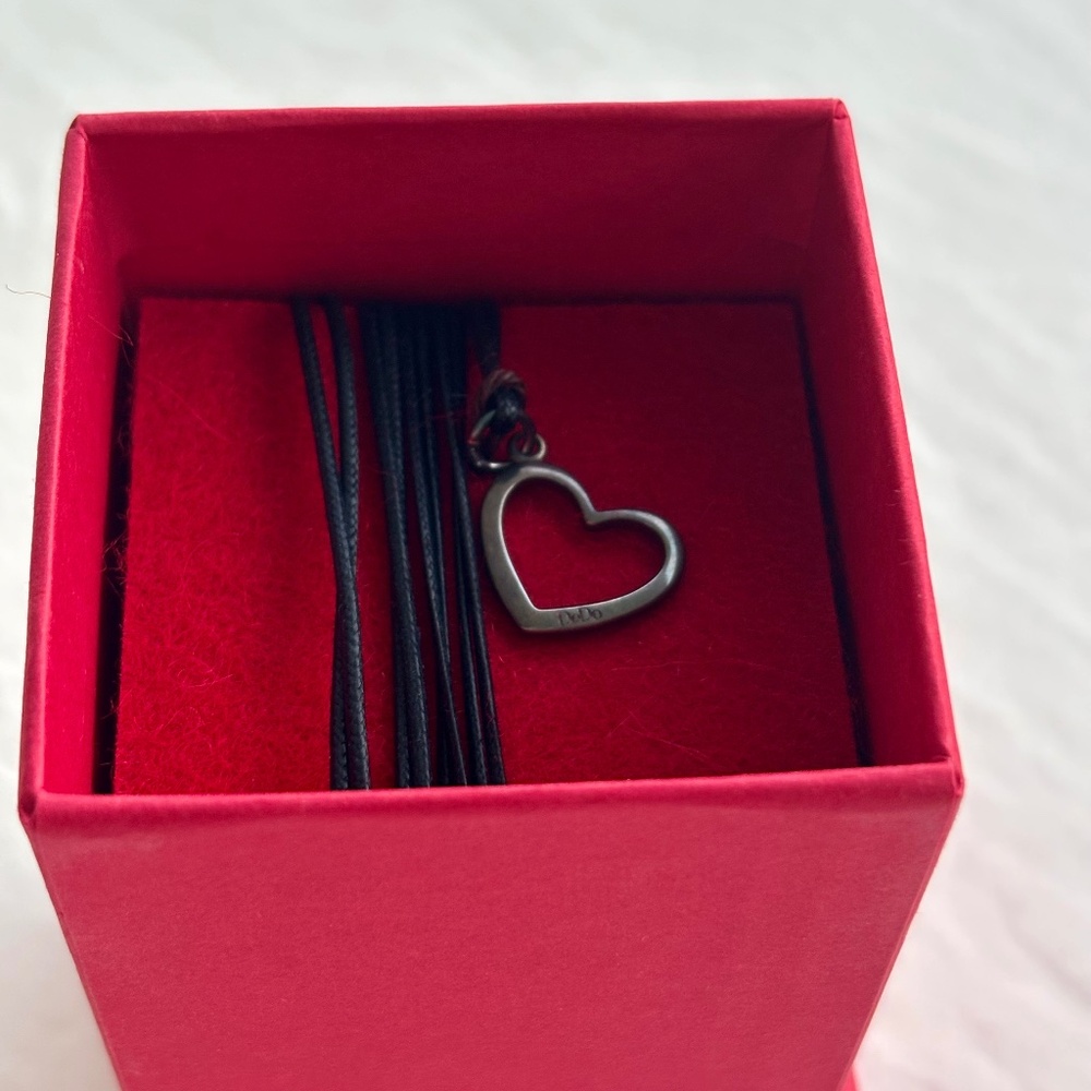 DODO GREY HEART PENDANT-NEW
